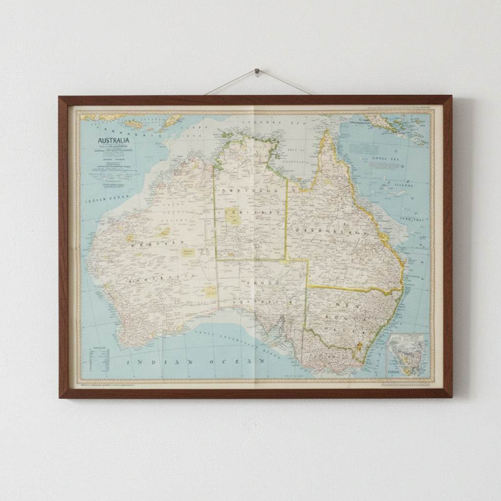 NATIONAL GEOGRAPHIC: AUSTRALIA & AUSTRALIA LAND OF LIVING FOSSILS